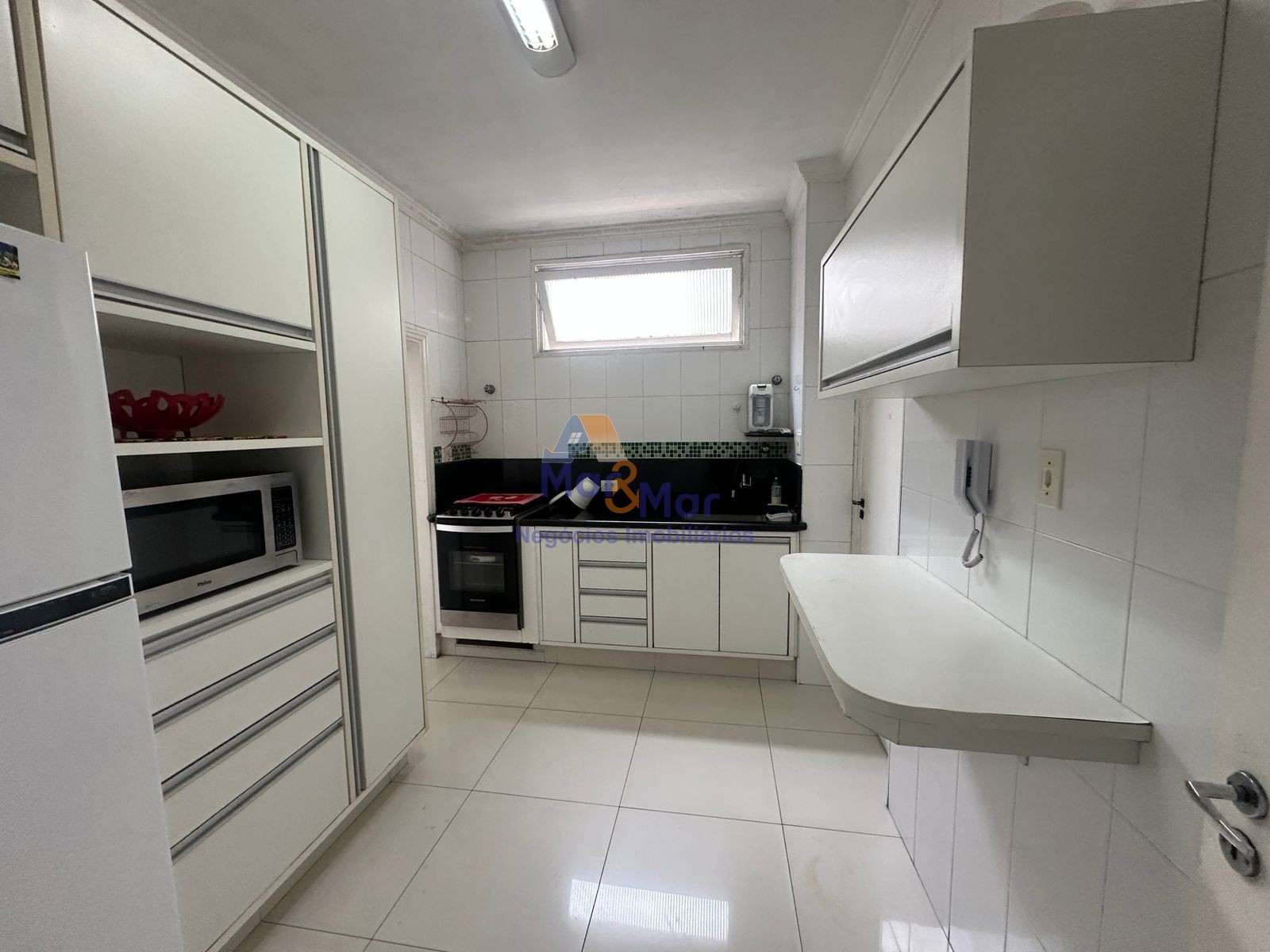 Apartamento na Praia das Pitangueiras, Guarujá - SP