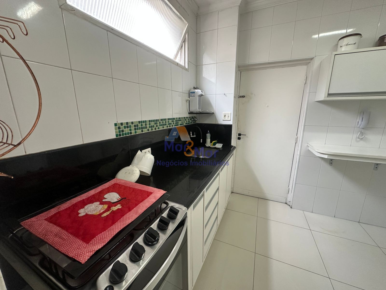 Apartamento na Praia das Pitangueiras, Guarujá - SP