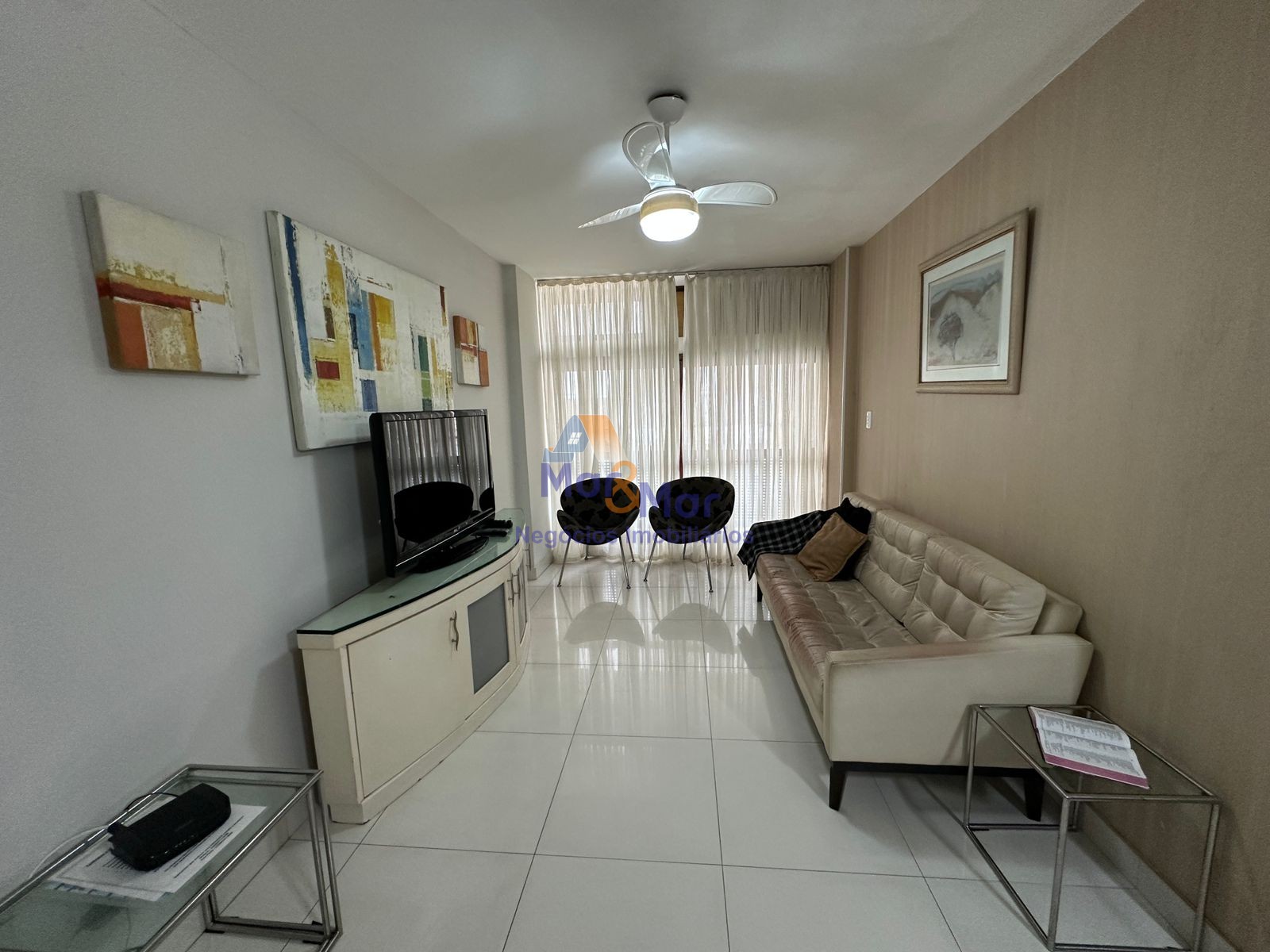 Apartamento na Praia das Pitangueiras, Guarujá - SP