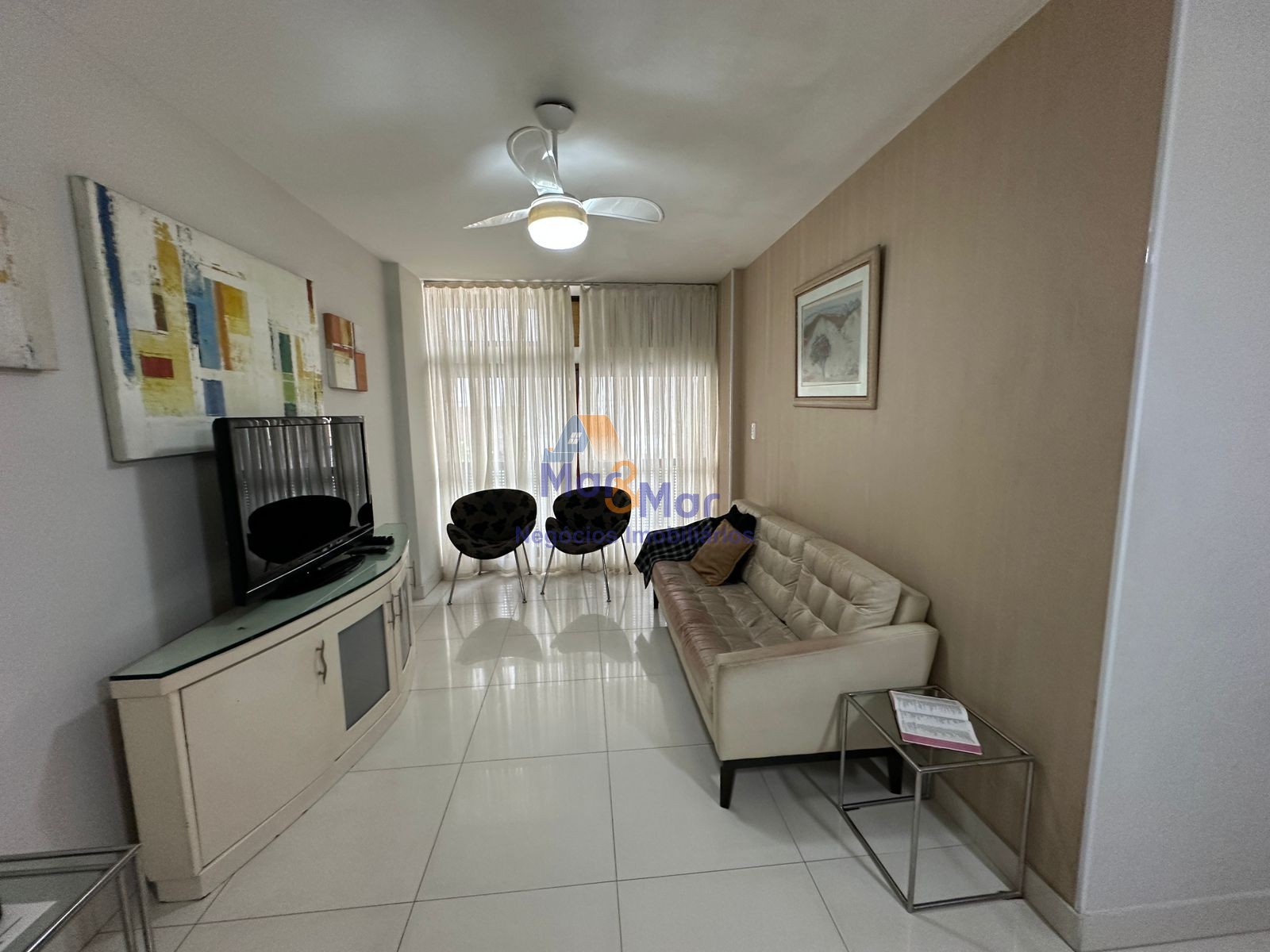 Apartamento na Praia das Pitangueiras, Guarujá - SP