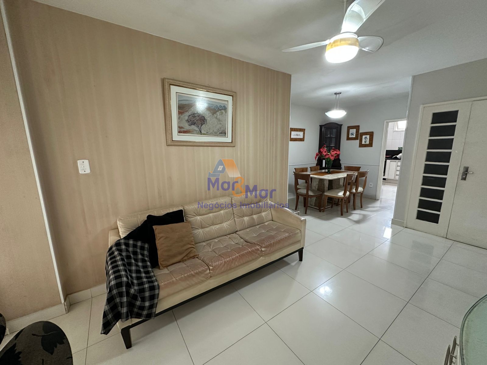 Apartamento na Praia das Pitangueiras, Guarujá - SP