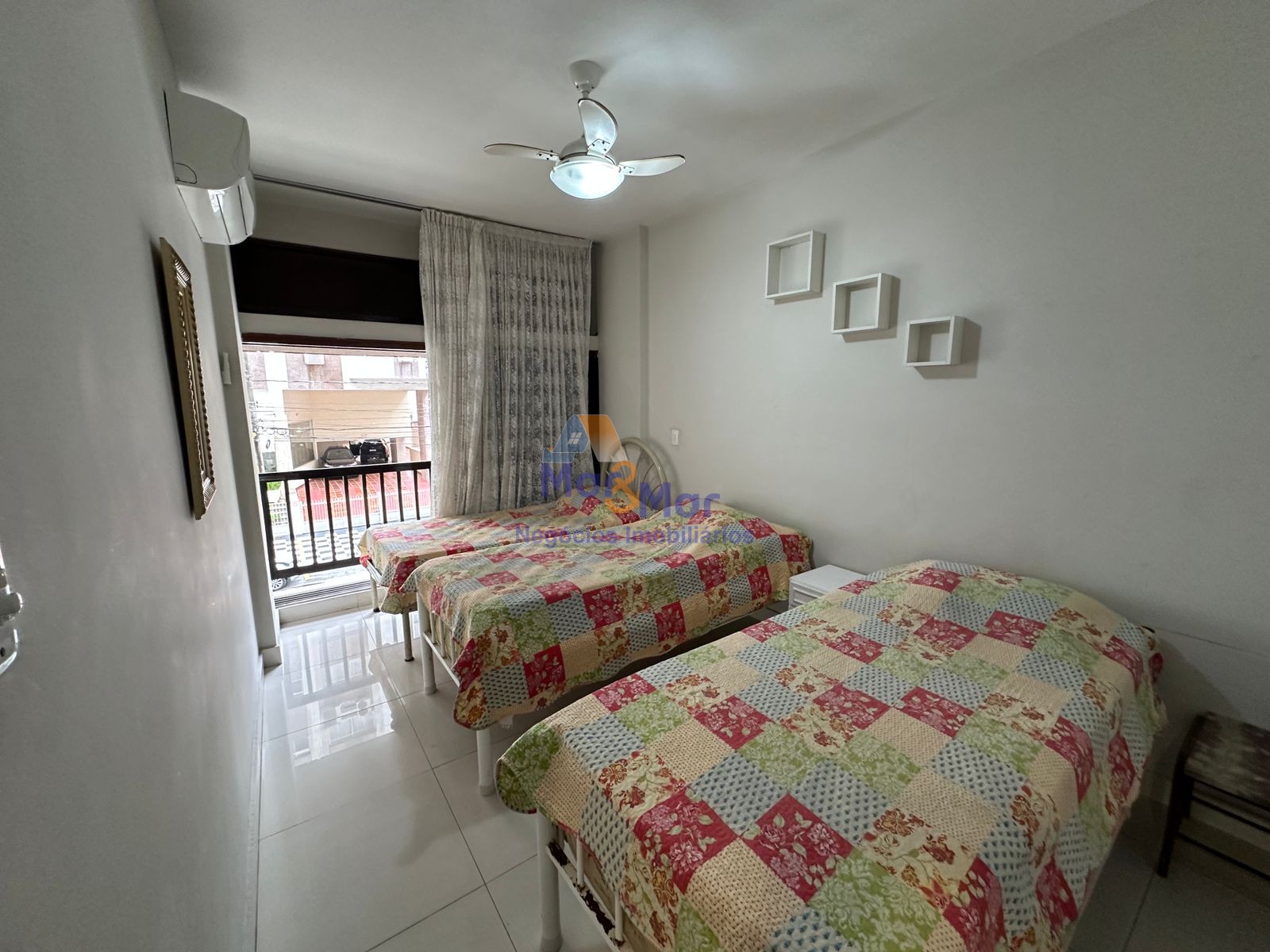 Apartamento na Praia das Pitangueiras, Guarujá - SP