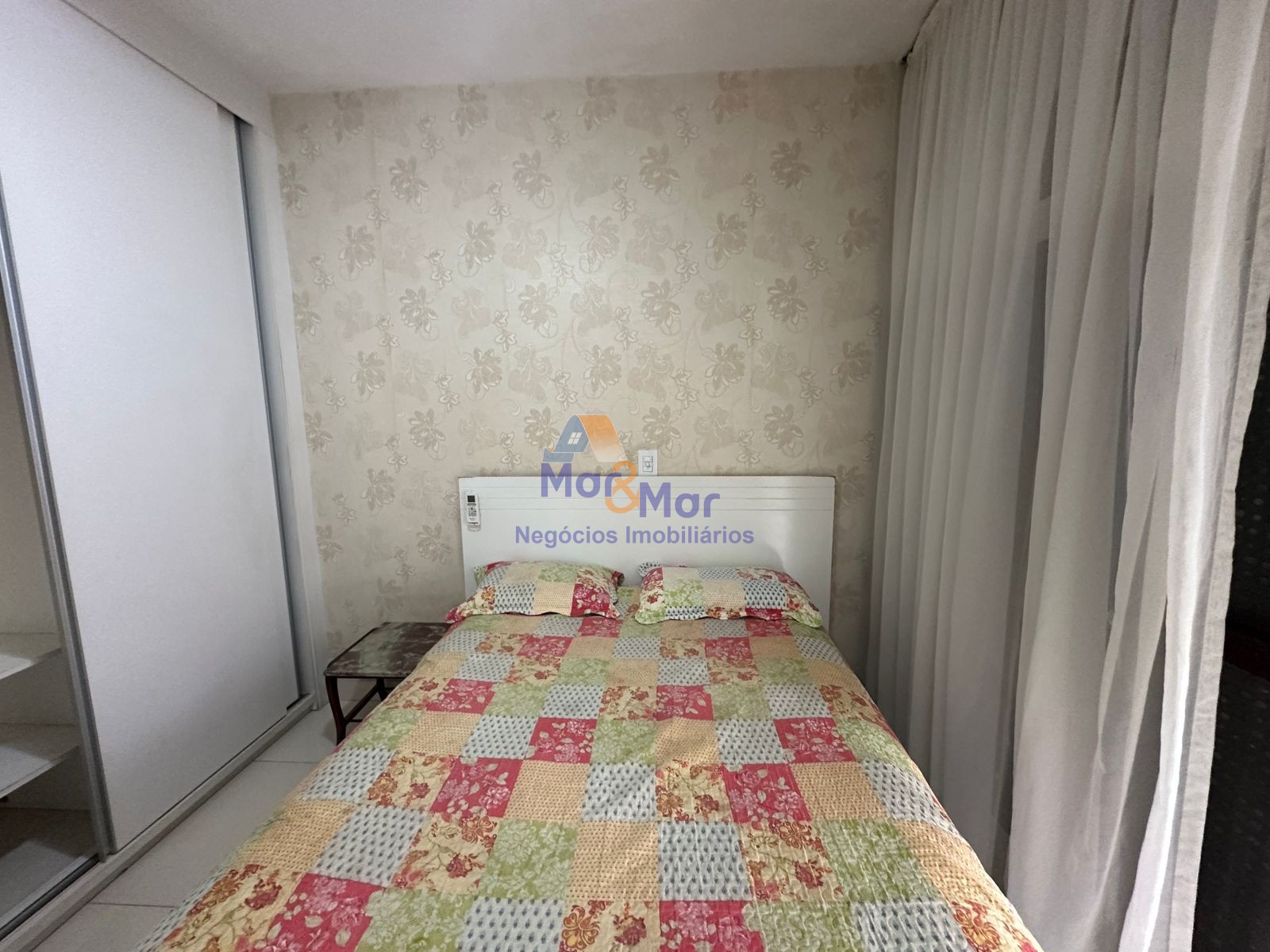 Apartamento na Praia das Pitangueiras, Guarujá - SP