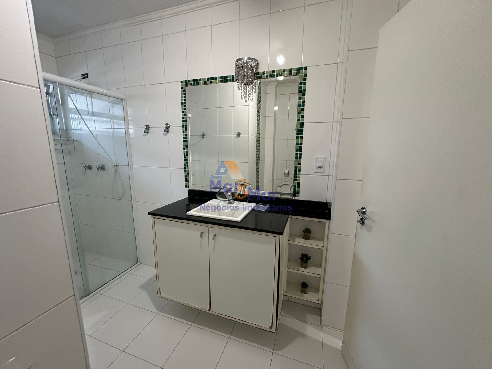 Apartamento na Praia das Pitangueiras, Guarujá - SP