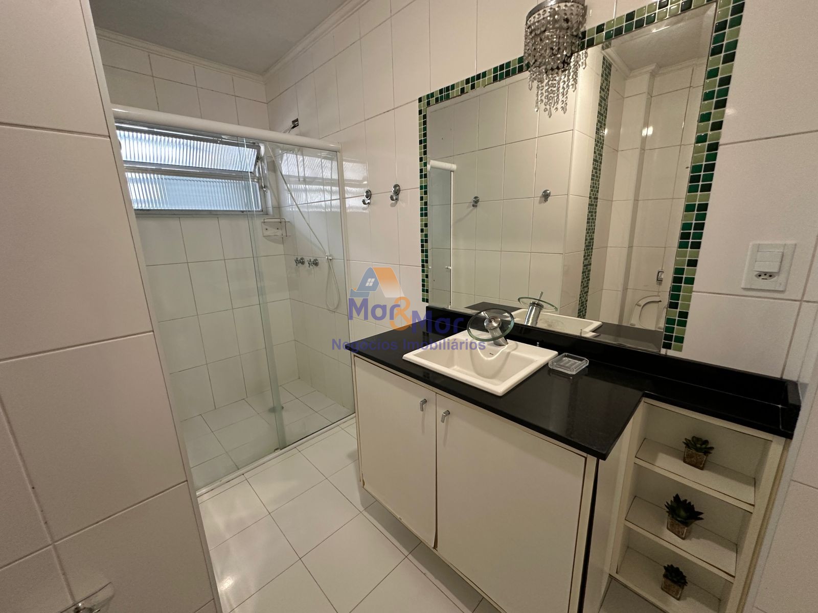 Apartamento na Praia das Pitangueiras, Guarujá - SP