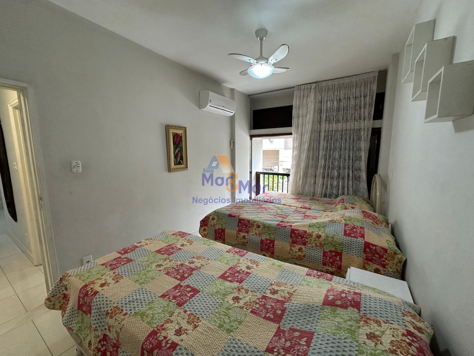 Apartamento na Praia das Pitangueiras, Guarujá - SP