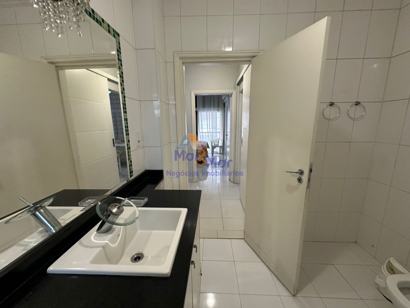 Apartamento na Praia das Pitangueiras, Guarujá - SP