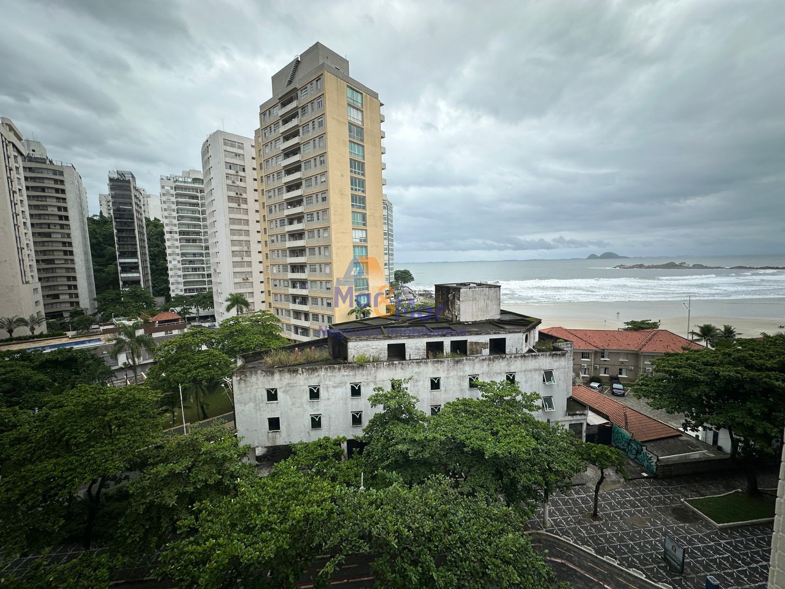 Apartamento Frente ao Mar nas Pitangueiras, Guarujá - SP