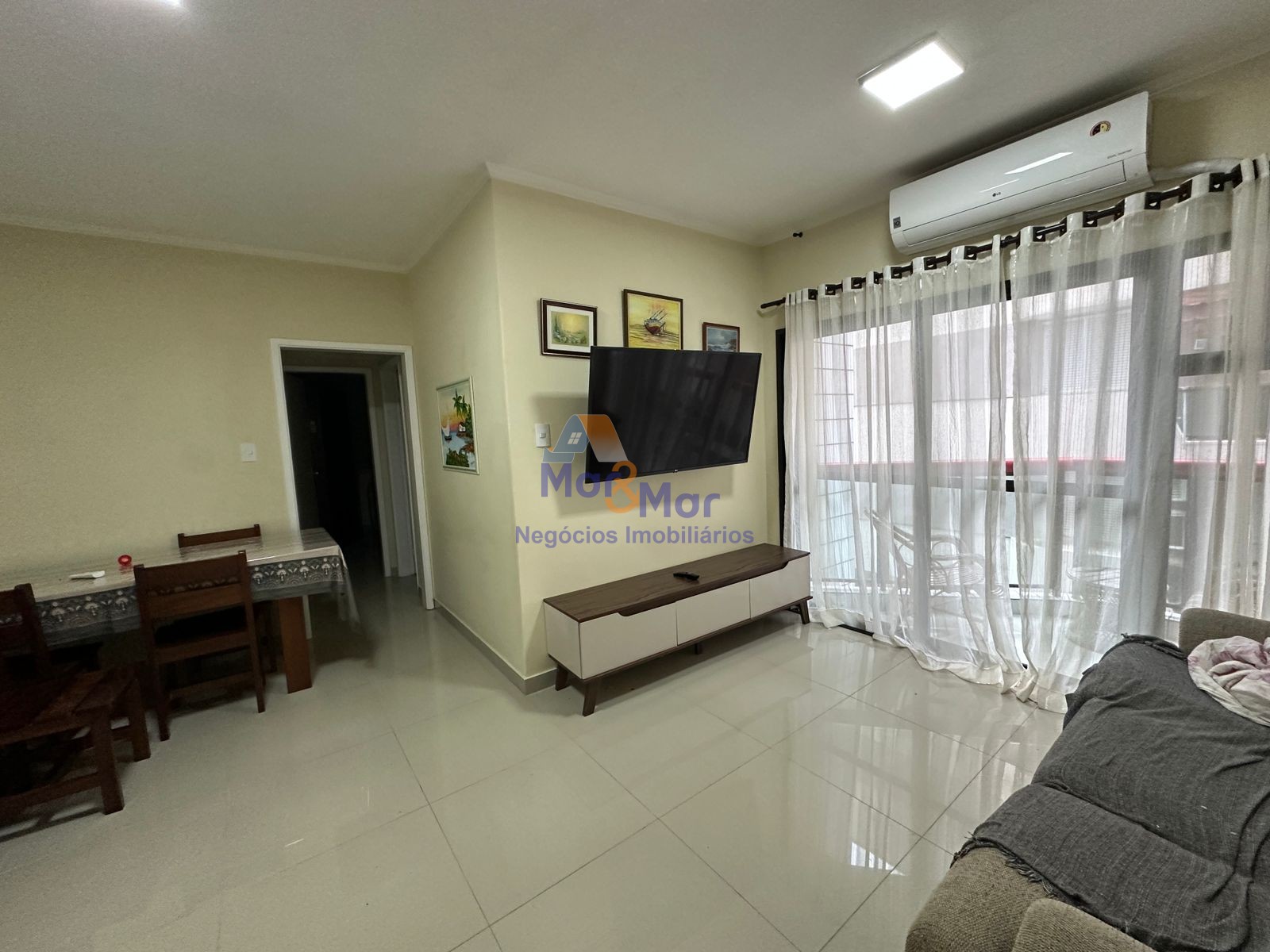 Apartamento na Praia da Enseada, Guarujá - SP