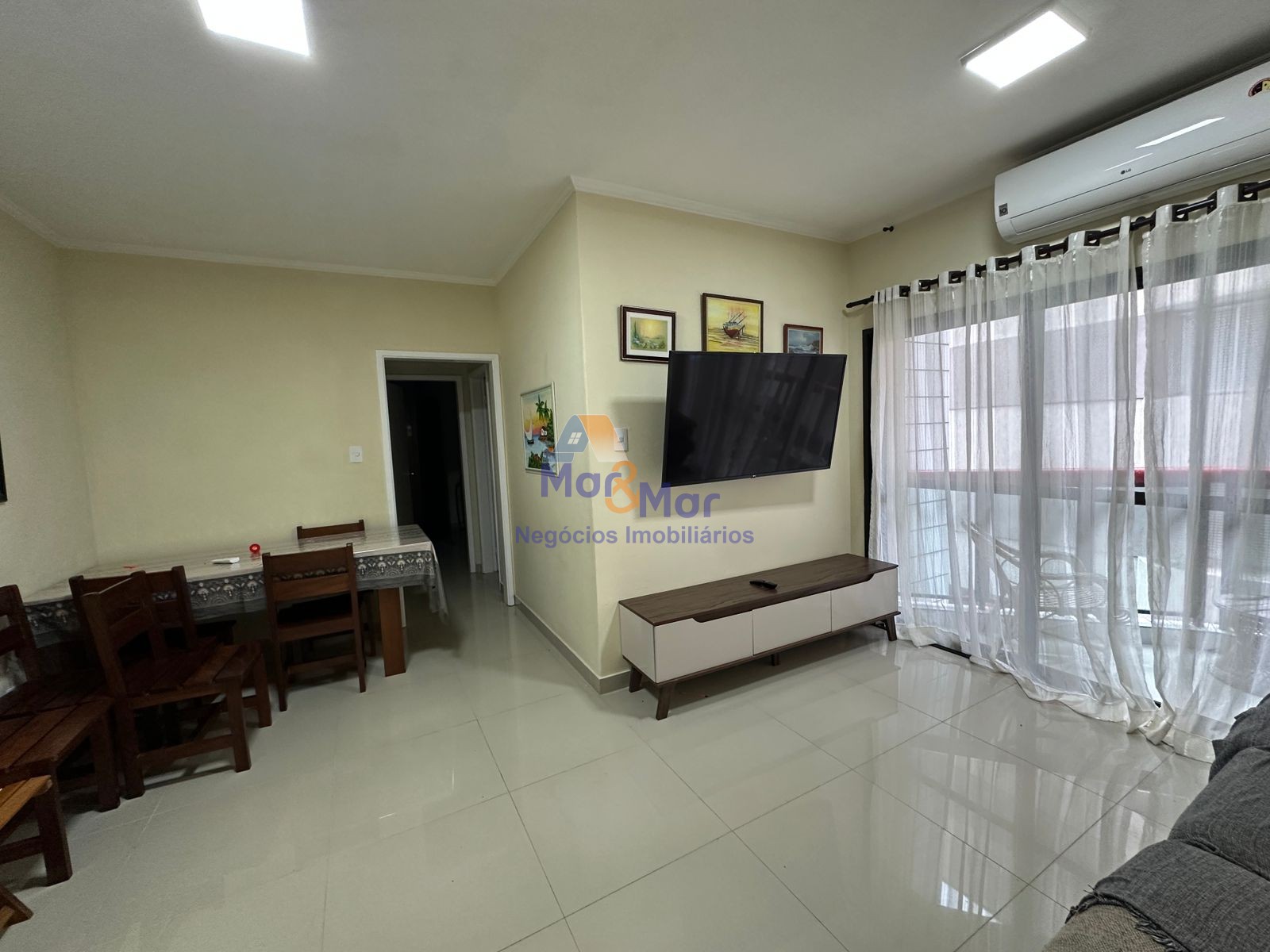 Apartamento na Praia da Enseada, Guarujá - SP