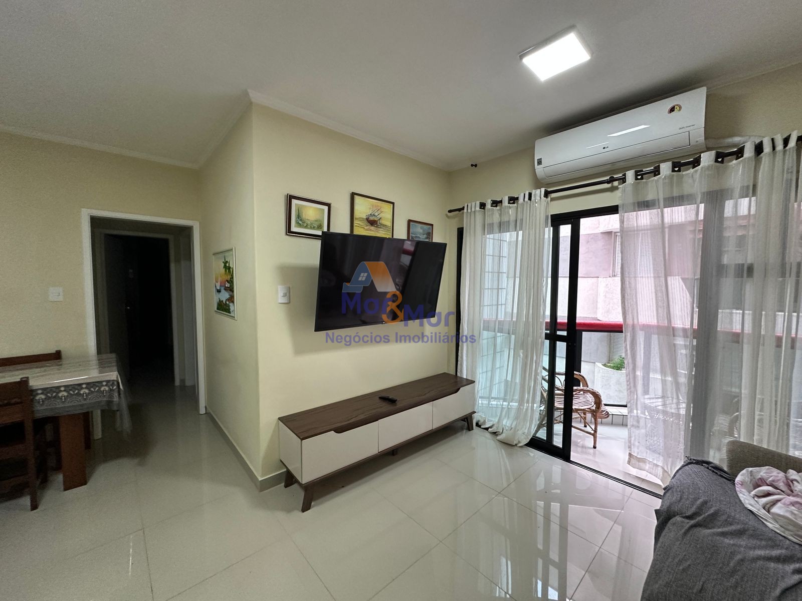 Apartamento na Praia da Enseada, Guarujá - SP