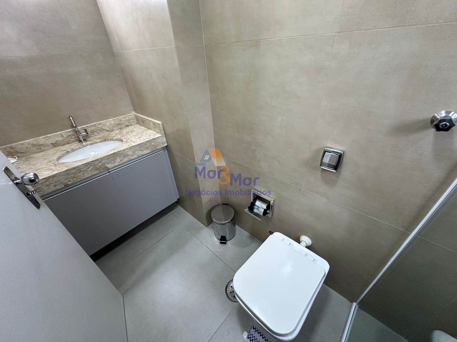 Apartamento na Praia da Enseada, Guarujá - SP