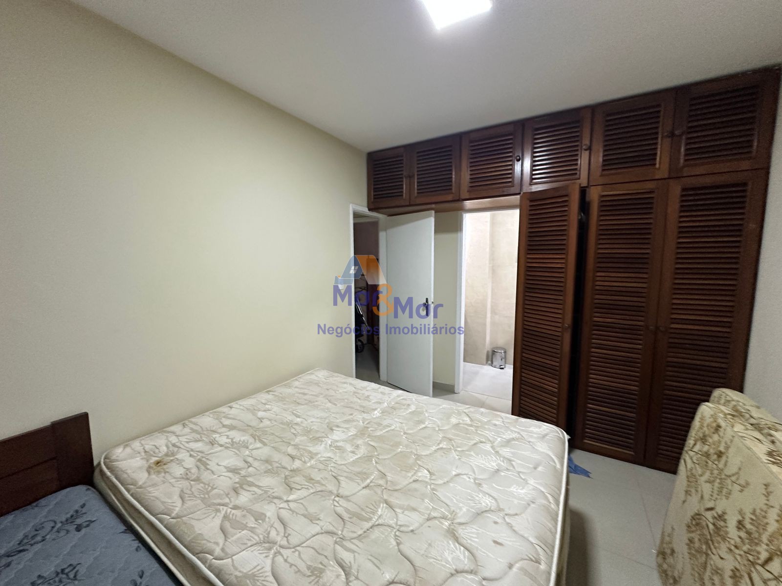 Apartamento na Praia da Enseada, Guarujá - SP
