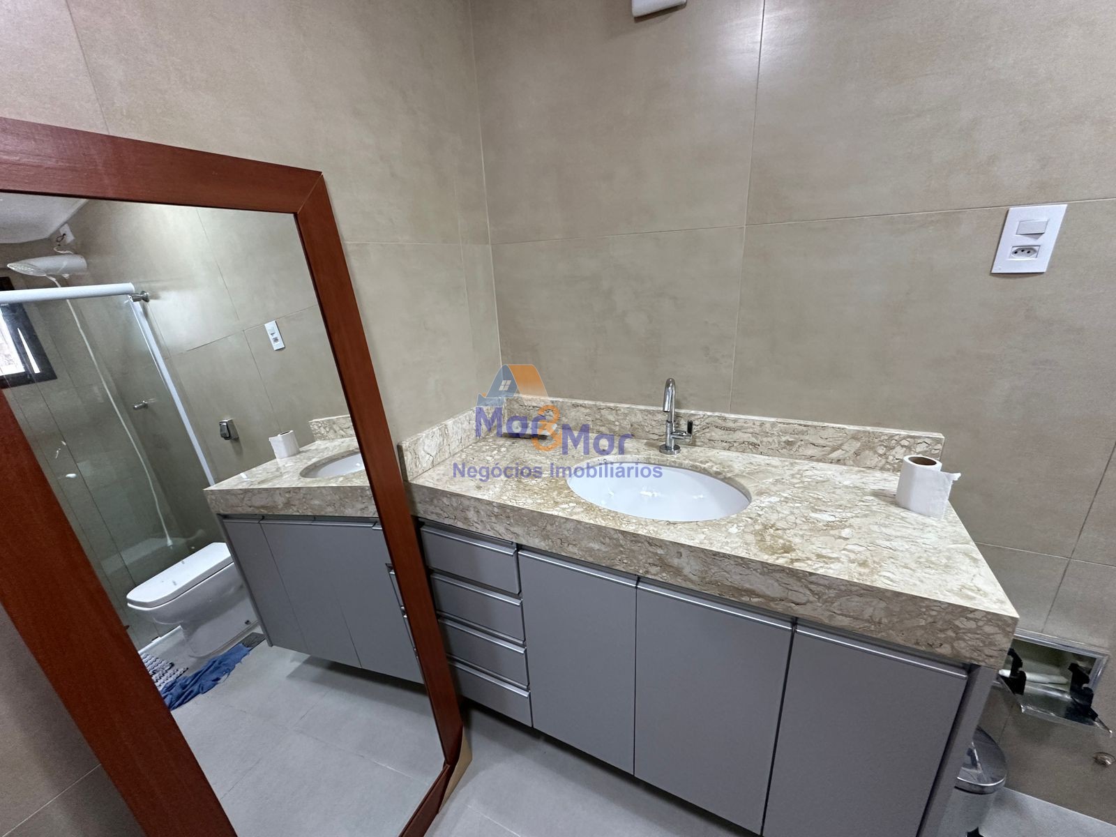 Apartamento na Praia da Enseada, Guarujá - SP