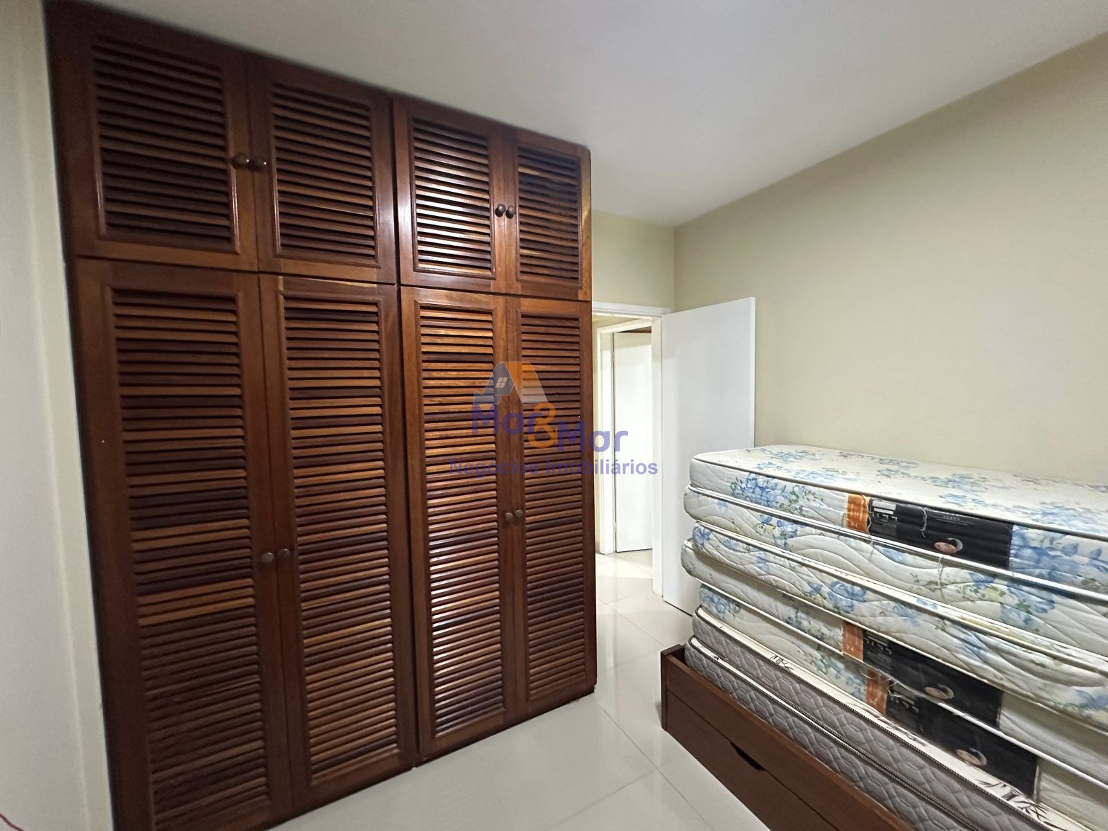 Apartamento na Praia da Enseada, Guarujá - SP