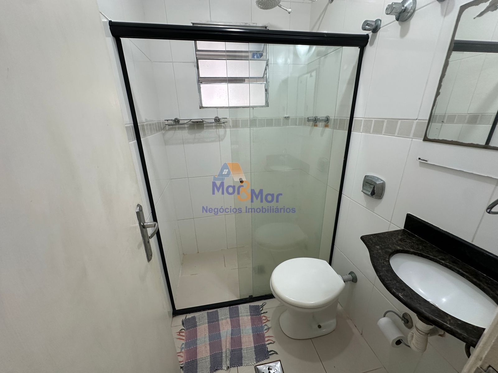 Apartamento na Praia das Pitangueiras, Guarujá - SP