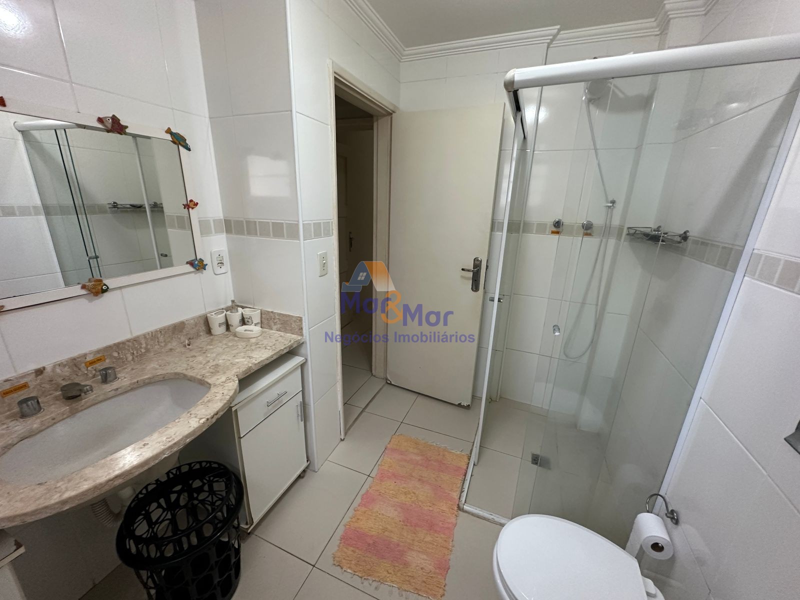 Apartamento na Praia das Pitangueiras, Guarujá - SP