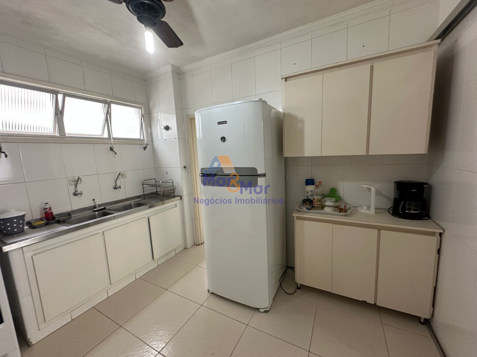Apartamento na Praia das Pitangueiras, Guarujá - SP