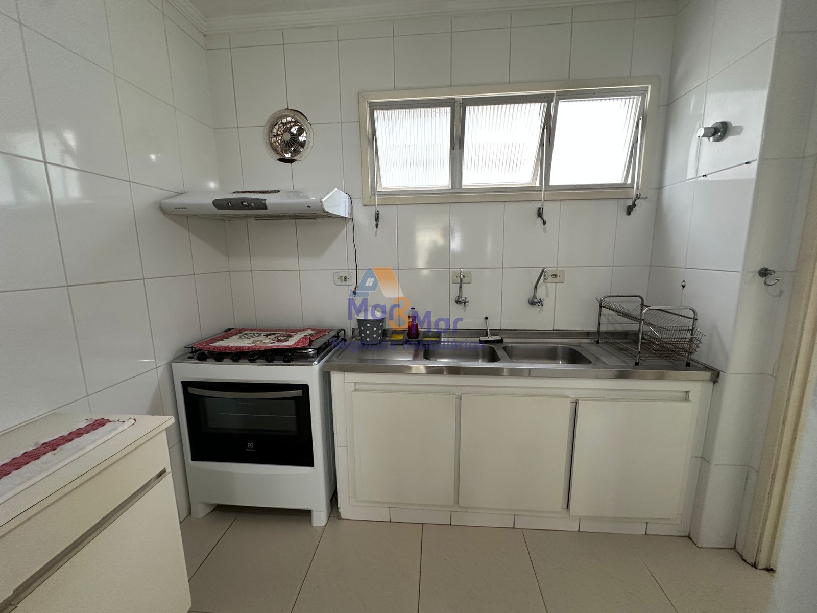 Apartamento na Praia das Pitangueiras, Guarujá - SP