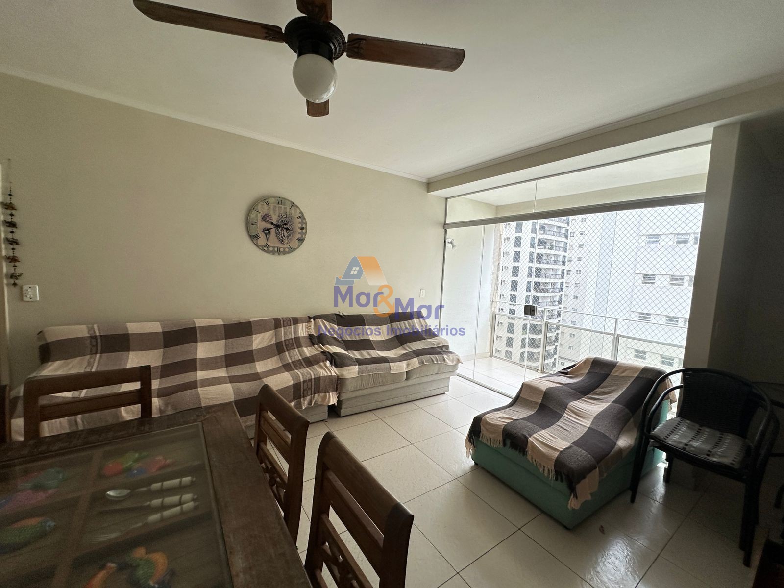 Apartamento na Praia das Pitangueiras, Guarujá - SP