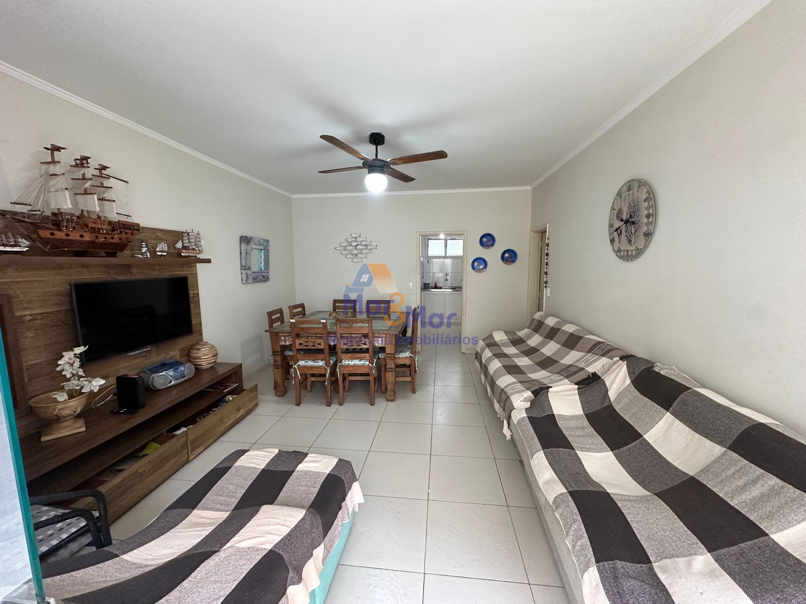 Apartamento na Praia das Pitangueiras, Guarujá - SP
