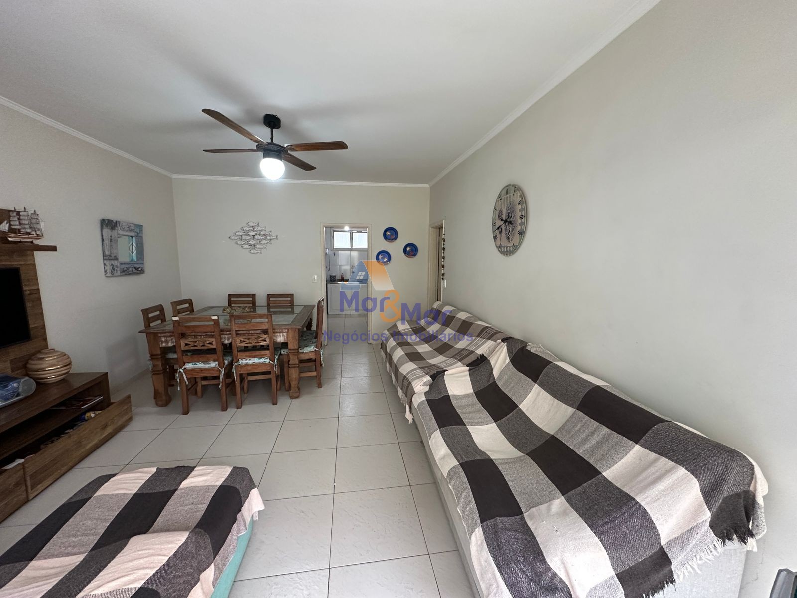 Apartamento na Praia das Pitangueiras, Guarujá - SP