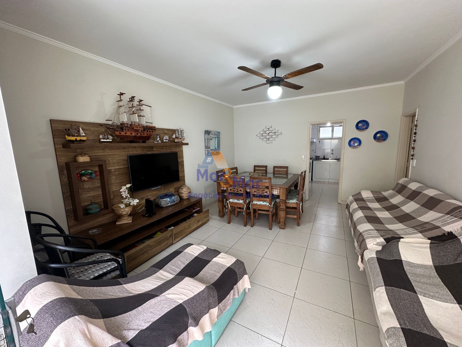 Apartamento na Praia das Pitangueiras, Guarujá - SP