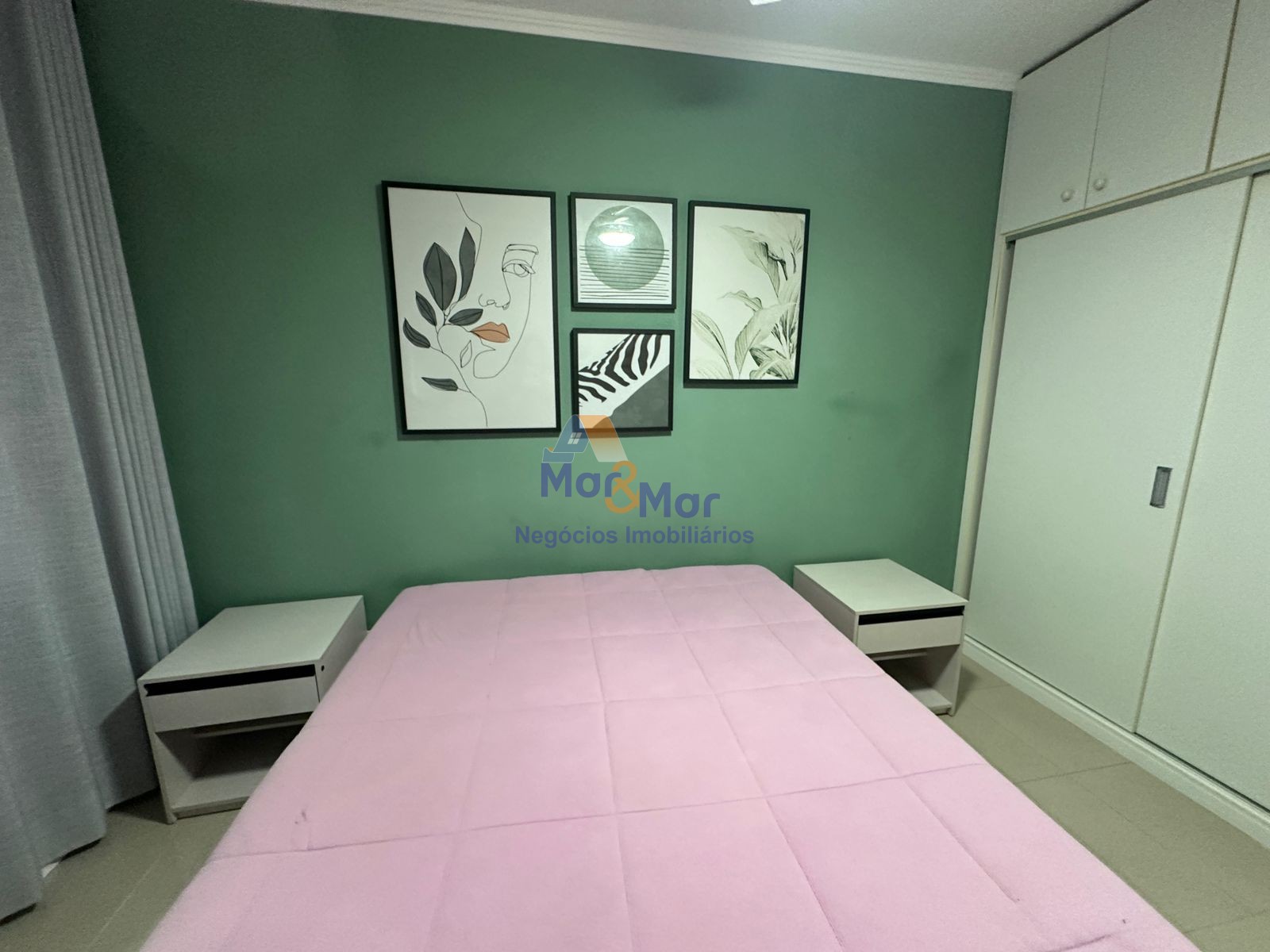 Apartamento na Praia da Enseada, Guarujá - SP