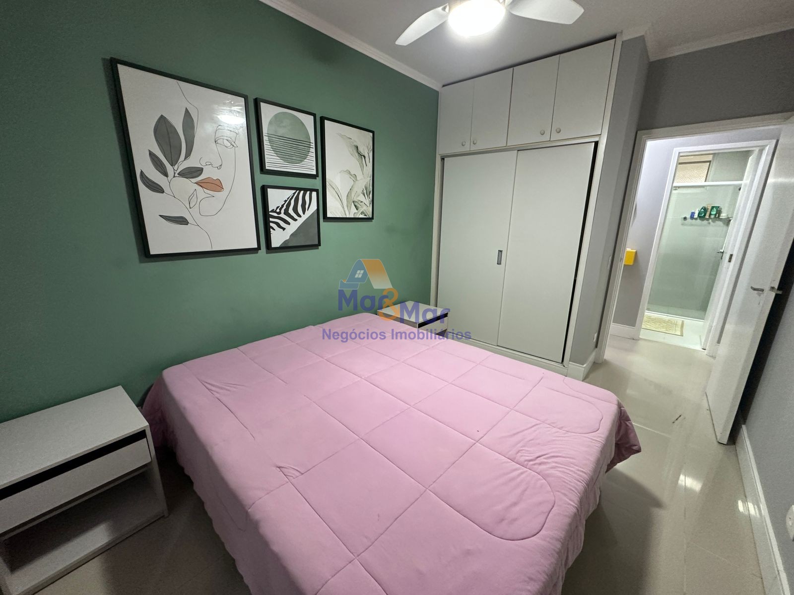Apartamento na Praia da Enseada, Guarujá - SP