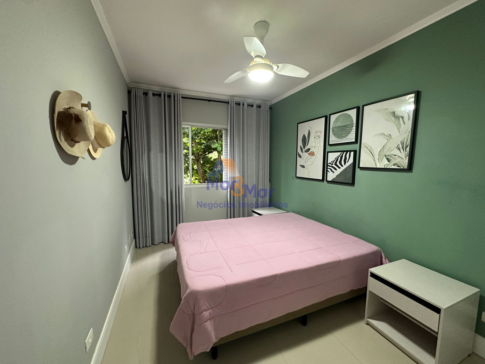 Apartamento na Praia da Enseada, Guarujá - SP