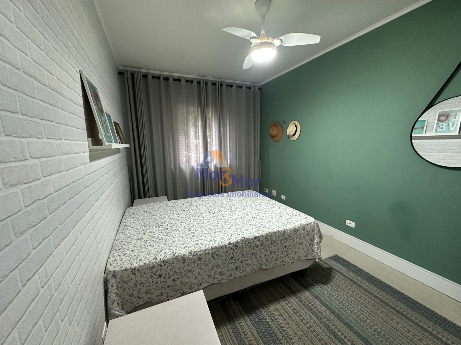 Apartamento na Praia da Enseada, Guarujá - SP