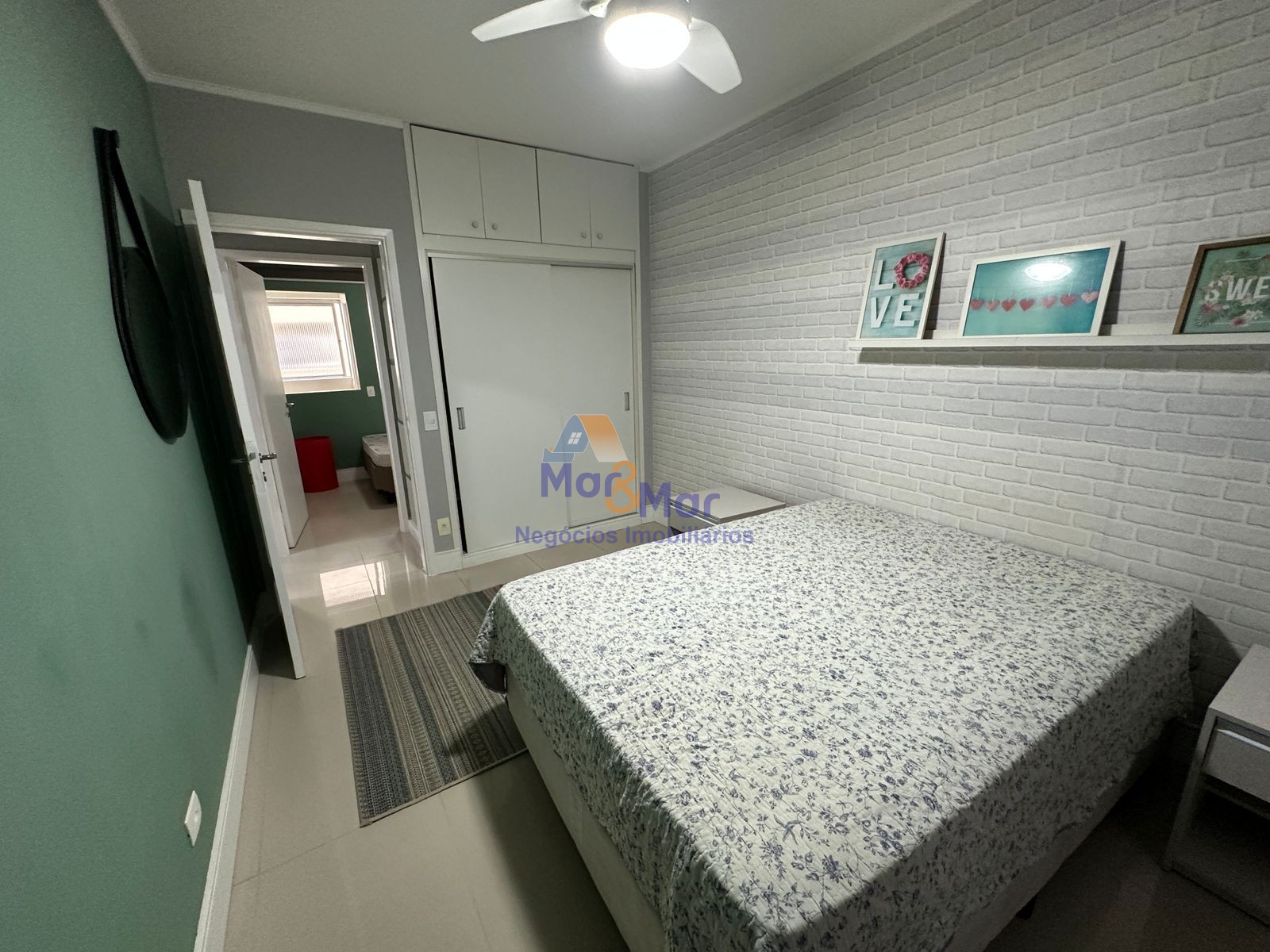 Apartamento na Praia da Enseada, Guarujá - SP