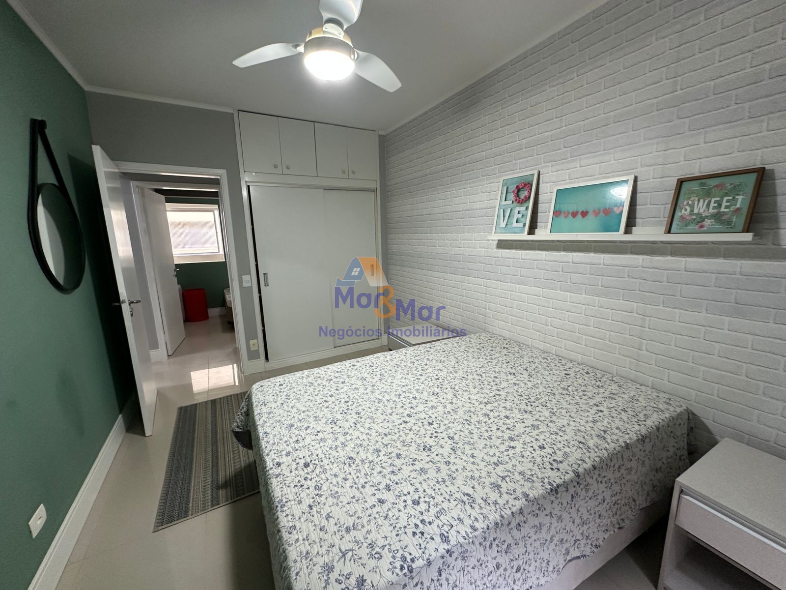 Apartamento na Praia da Enseada, Guarujá - SP