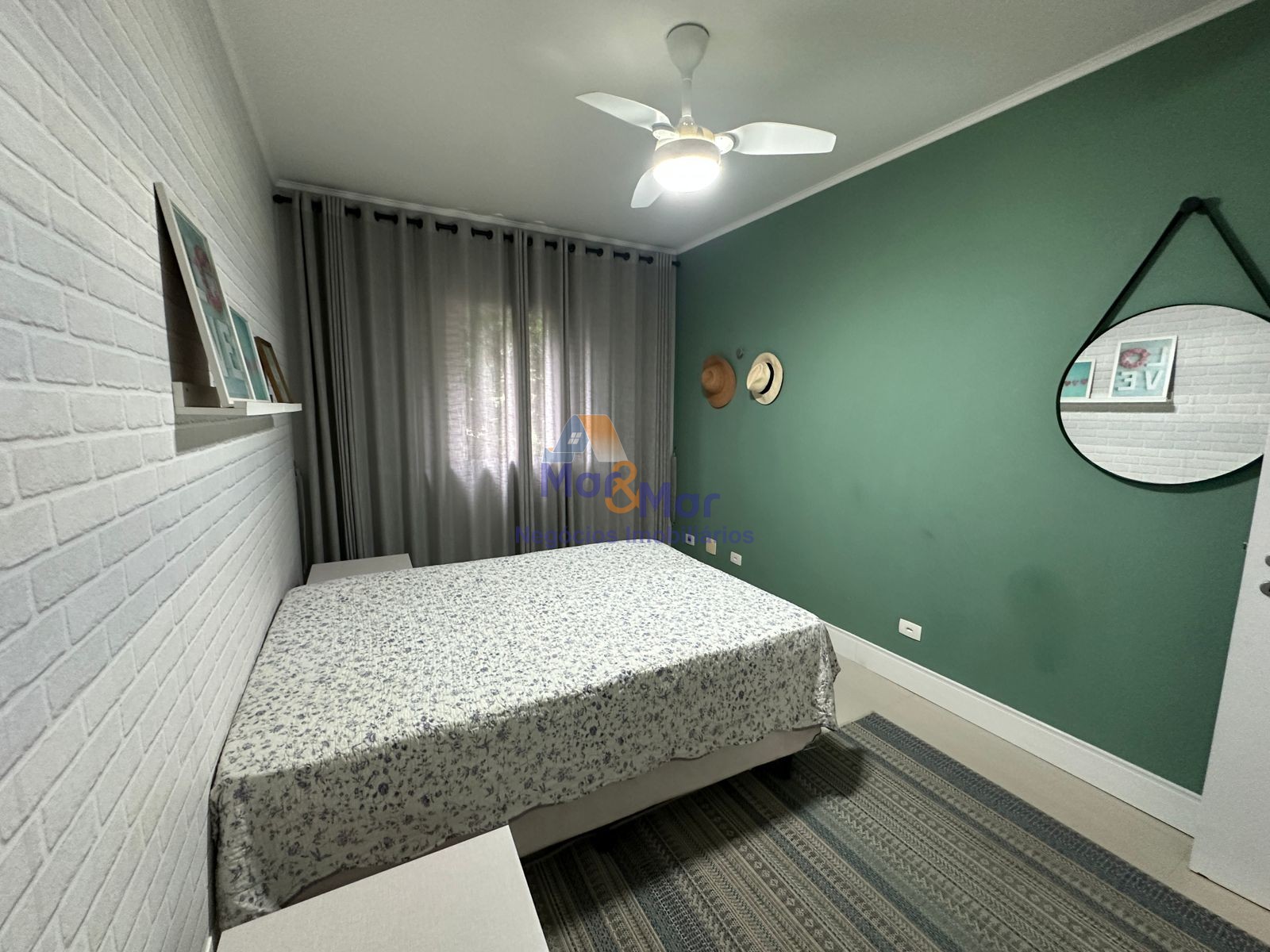 Apartamento na Praia da Enseada, Guarujá - SP