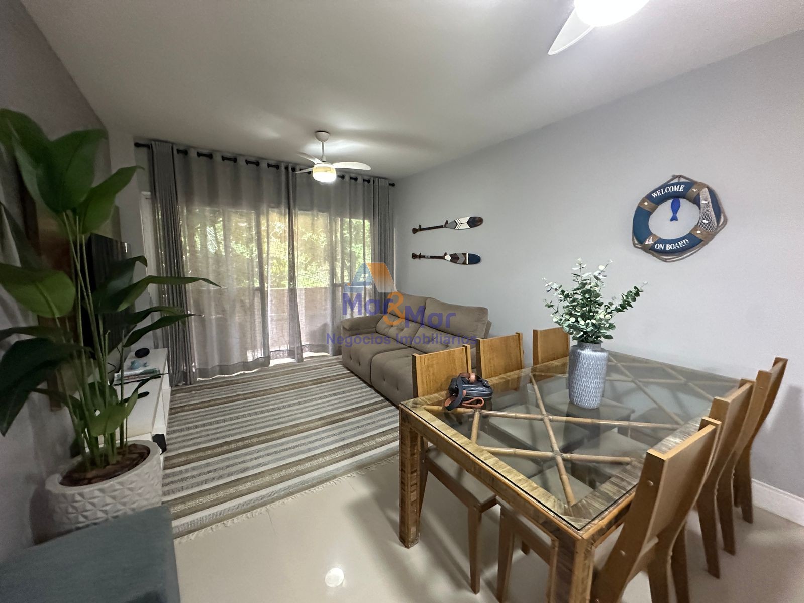 Apartamento na Praia da Enseada, Guarujá - SP