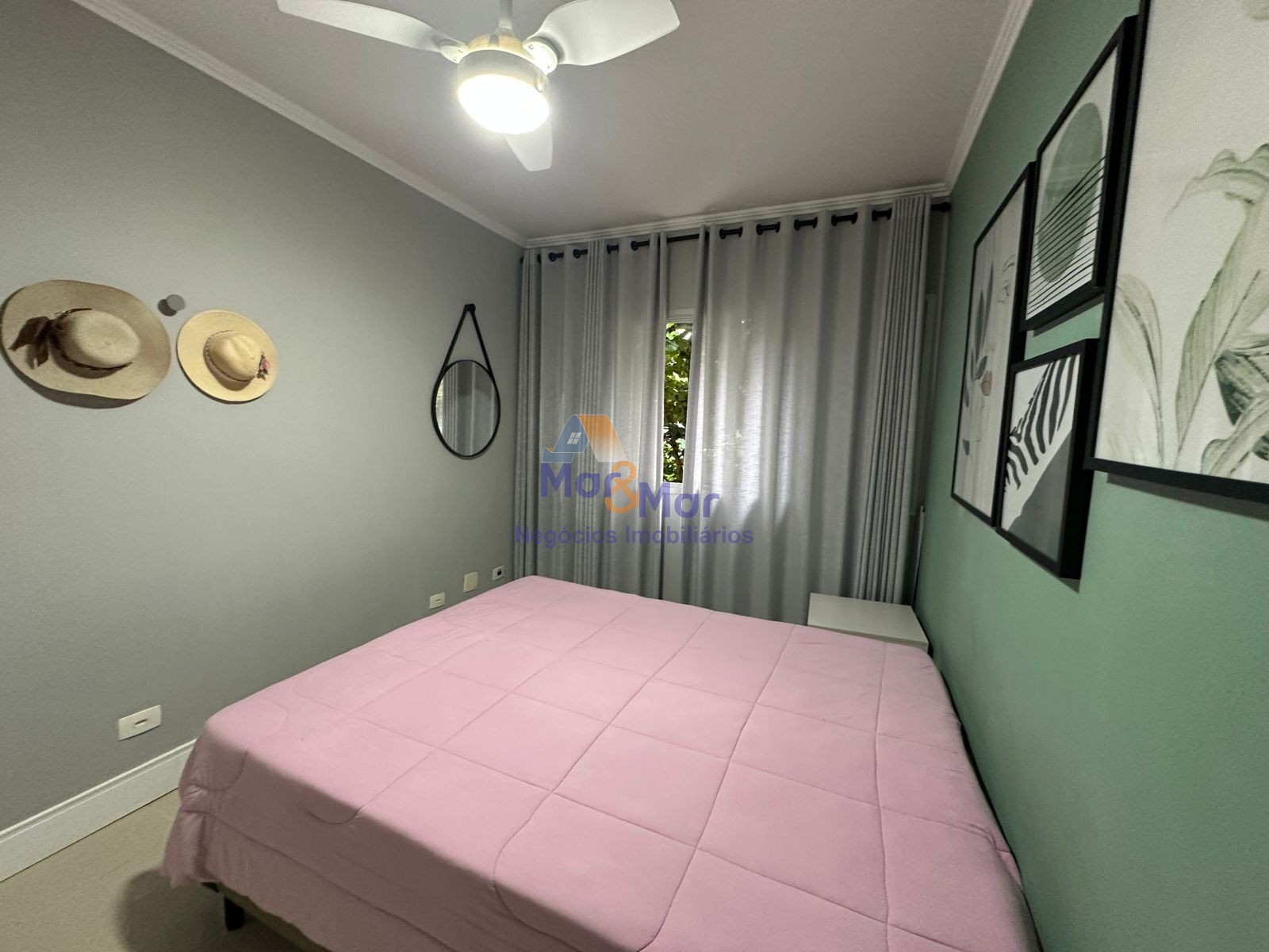 Apartamento na Praia da Enseada, Guarujá - SP