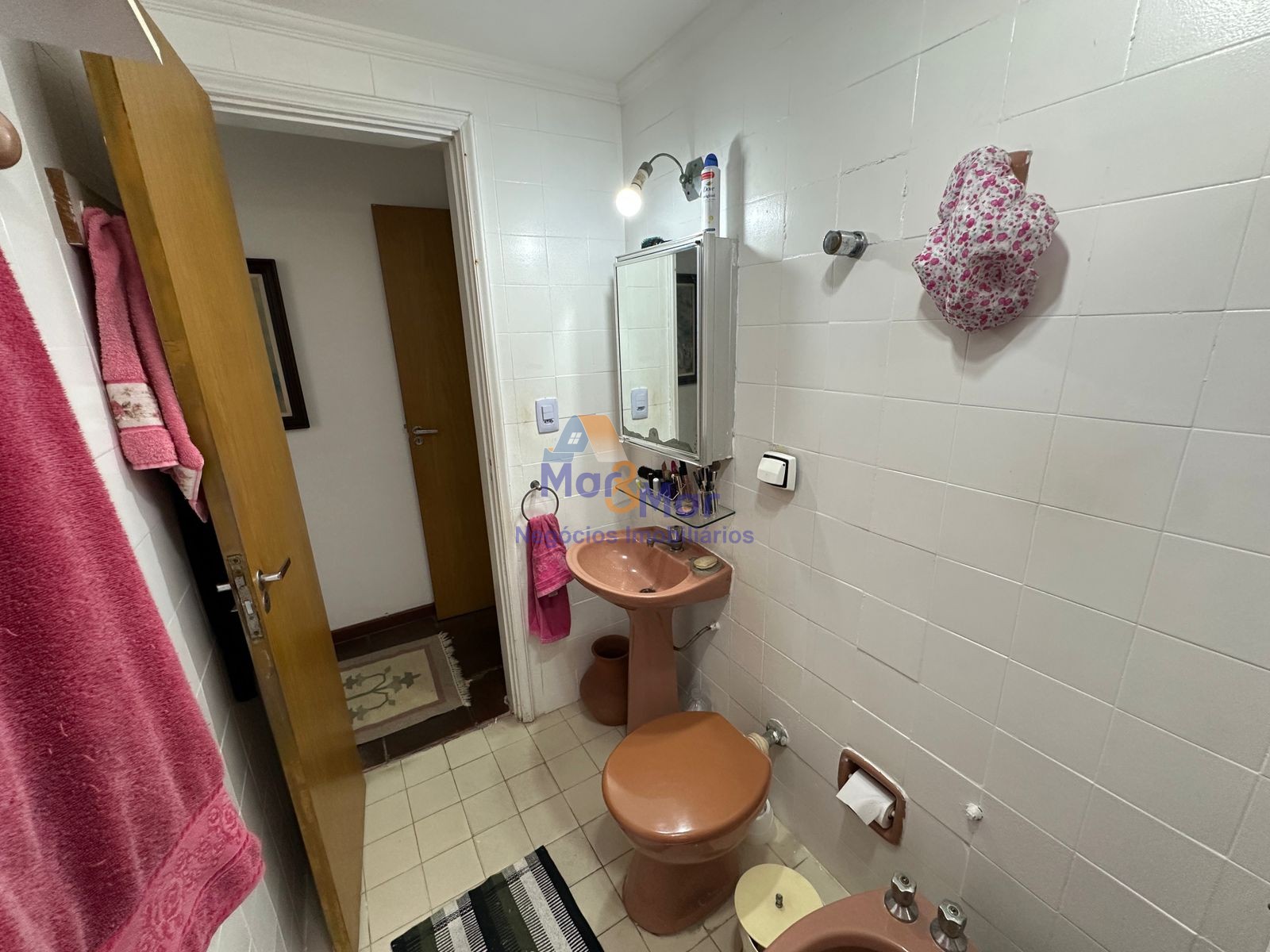 Apartamento na Praia das Pitangueiras, Guarujá - SP