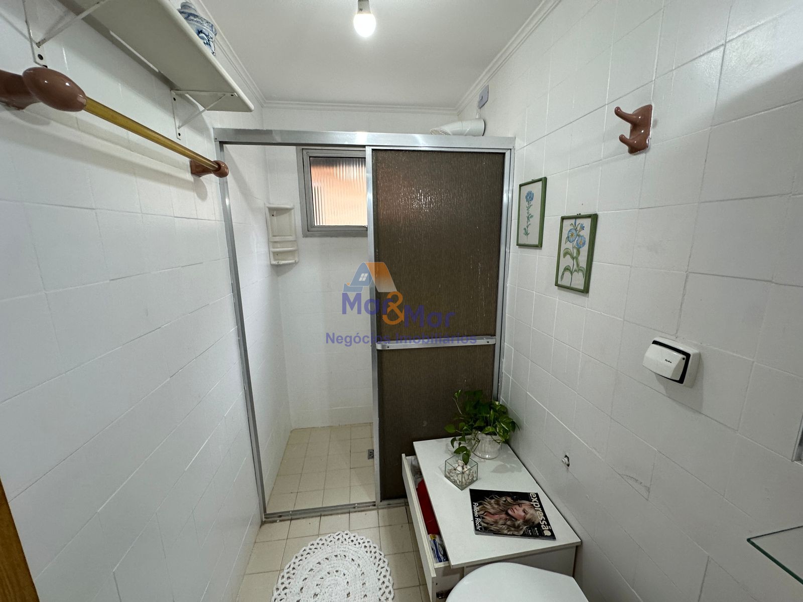 Apartamento na Praia das Pitangueiras, Guarujá - SP