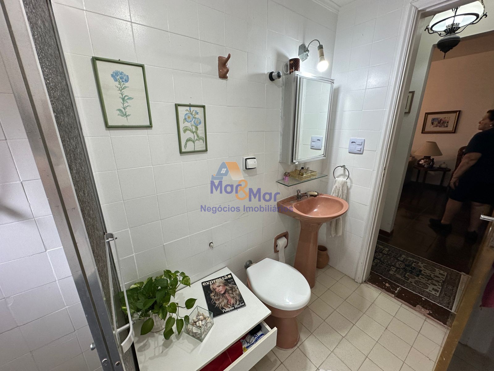 Apartamento na Praia das Pitangueiras, Guarujá - SP
