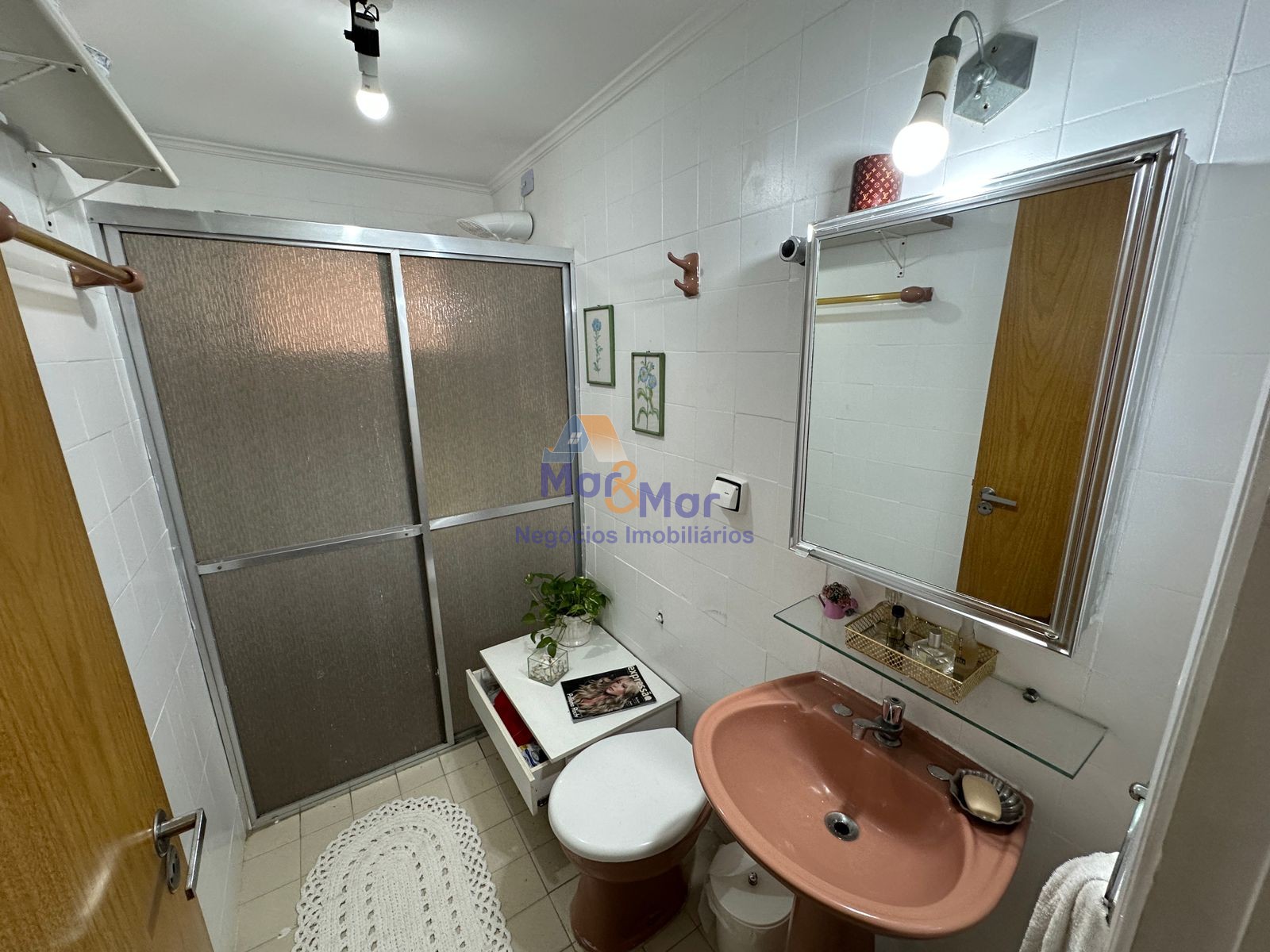 Apartamento na Praia das Pitangueiras, Guarujá - SP