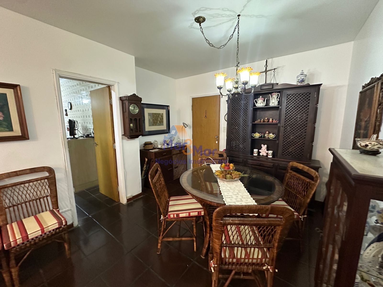 Apartamento na Praia das Pitangueiras, Guarujá - SP