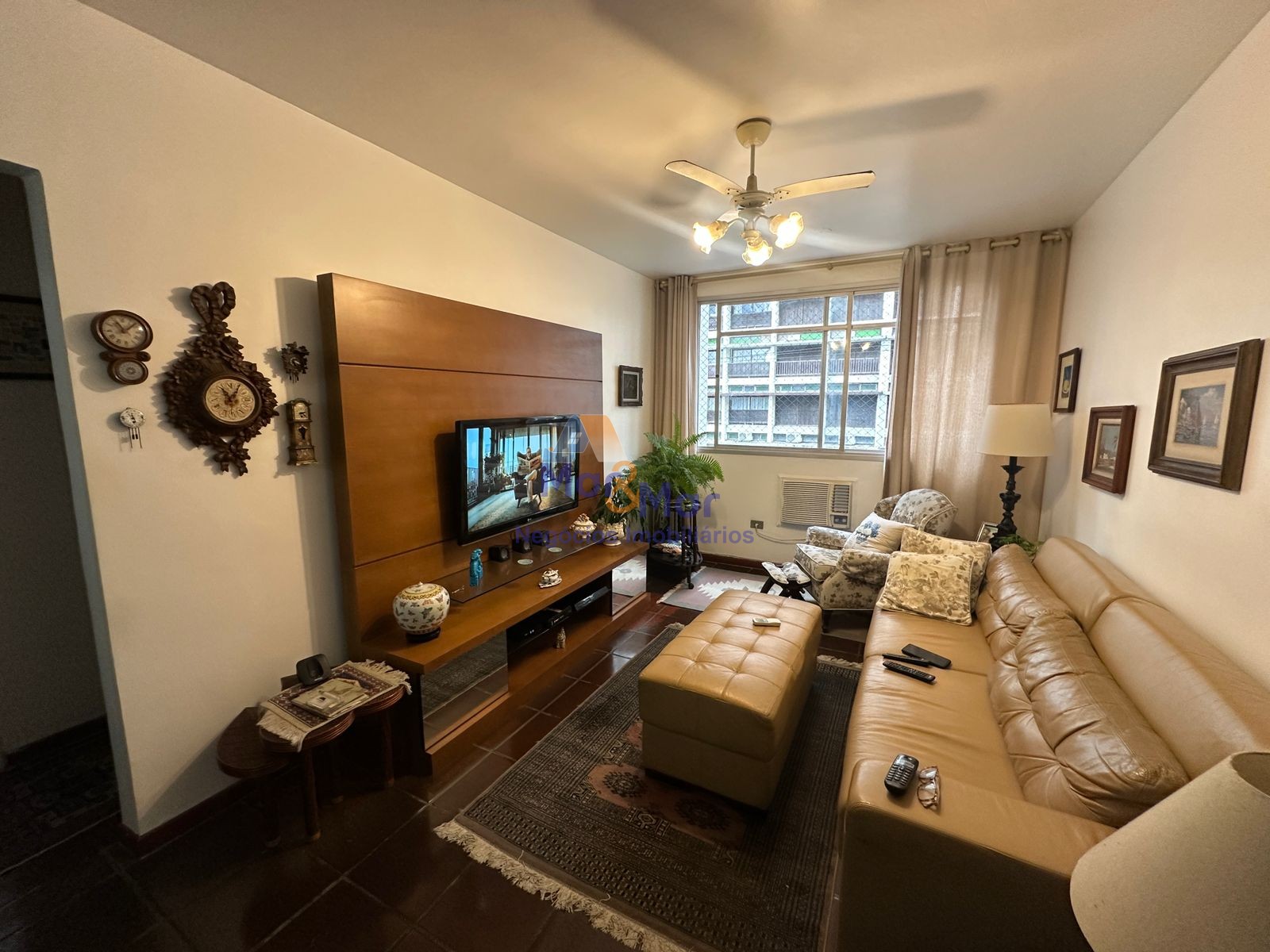 Apartamento na Praia das Pitangueiras, Guarujá - SP