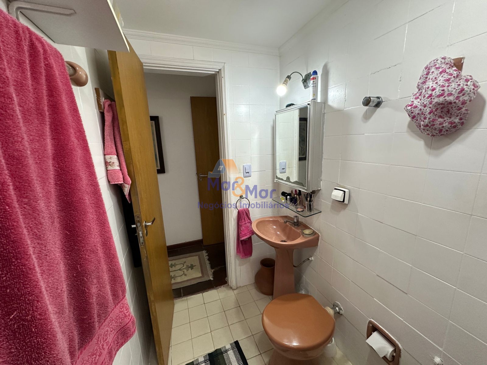 Apartamento na Praia das Pitangueiras, Guarujá - SP
