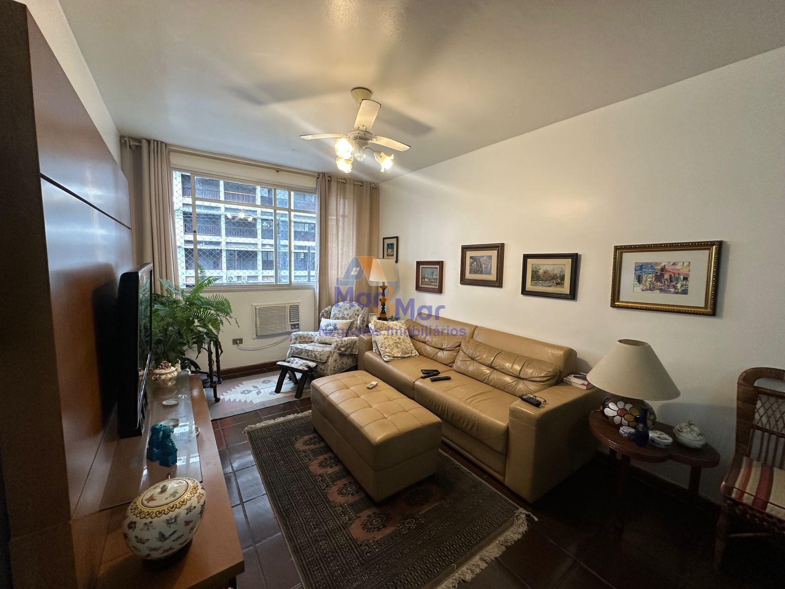 Apartamento na Praia das Pitangueiras, Guarujá - SP