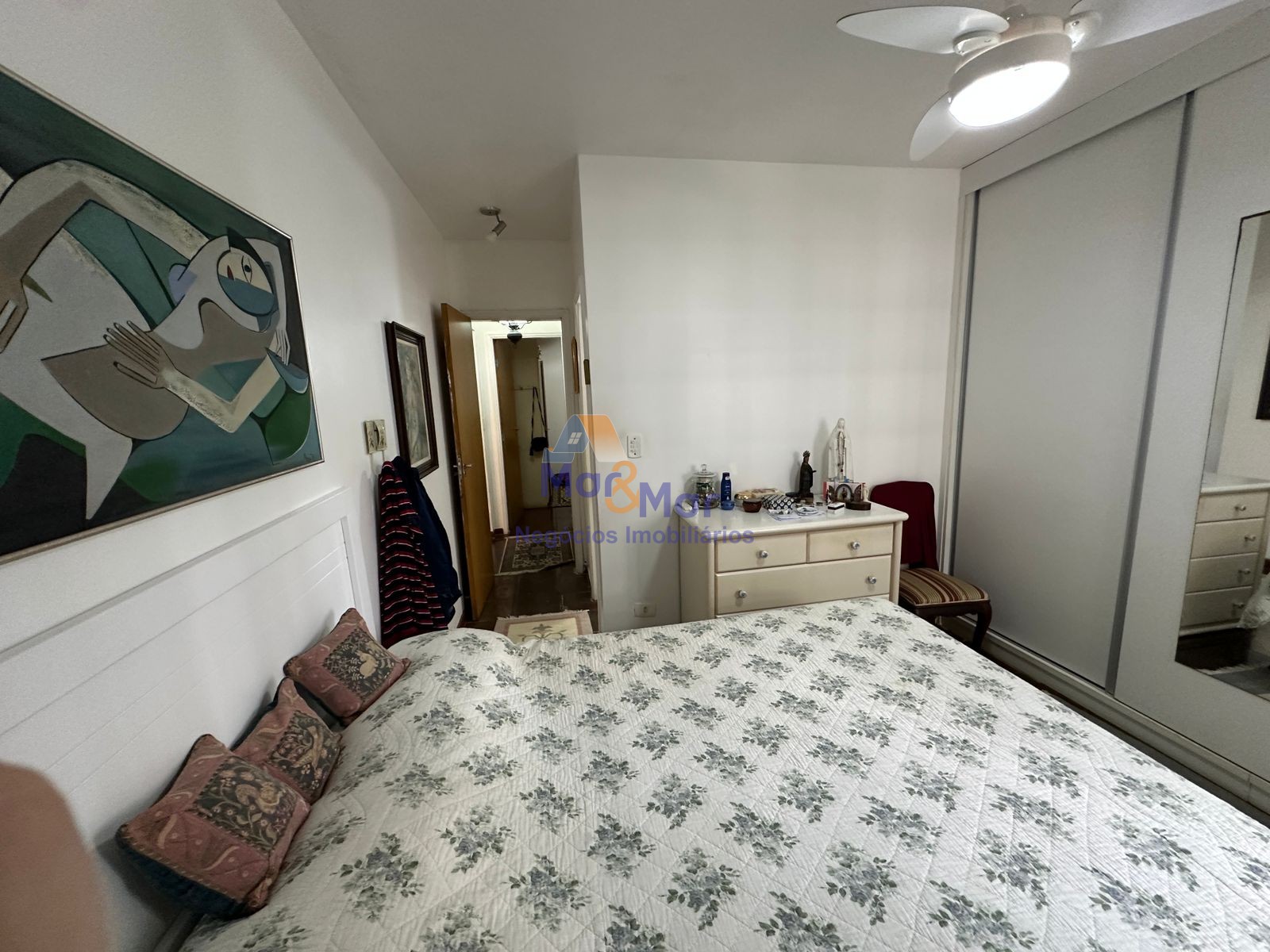 Apartamento na Praia das Pitangueiras, Guarujá - SP
