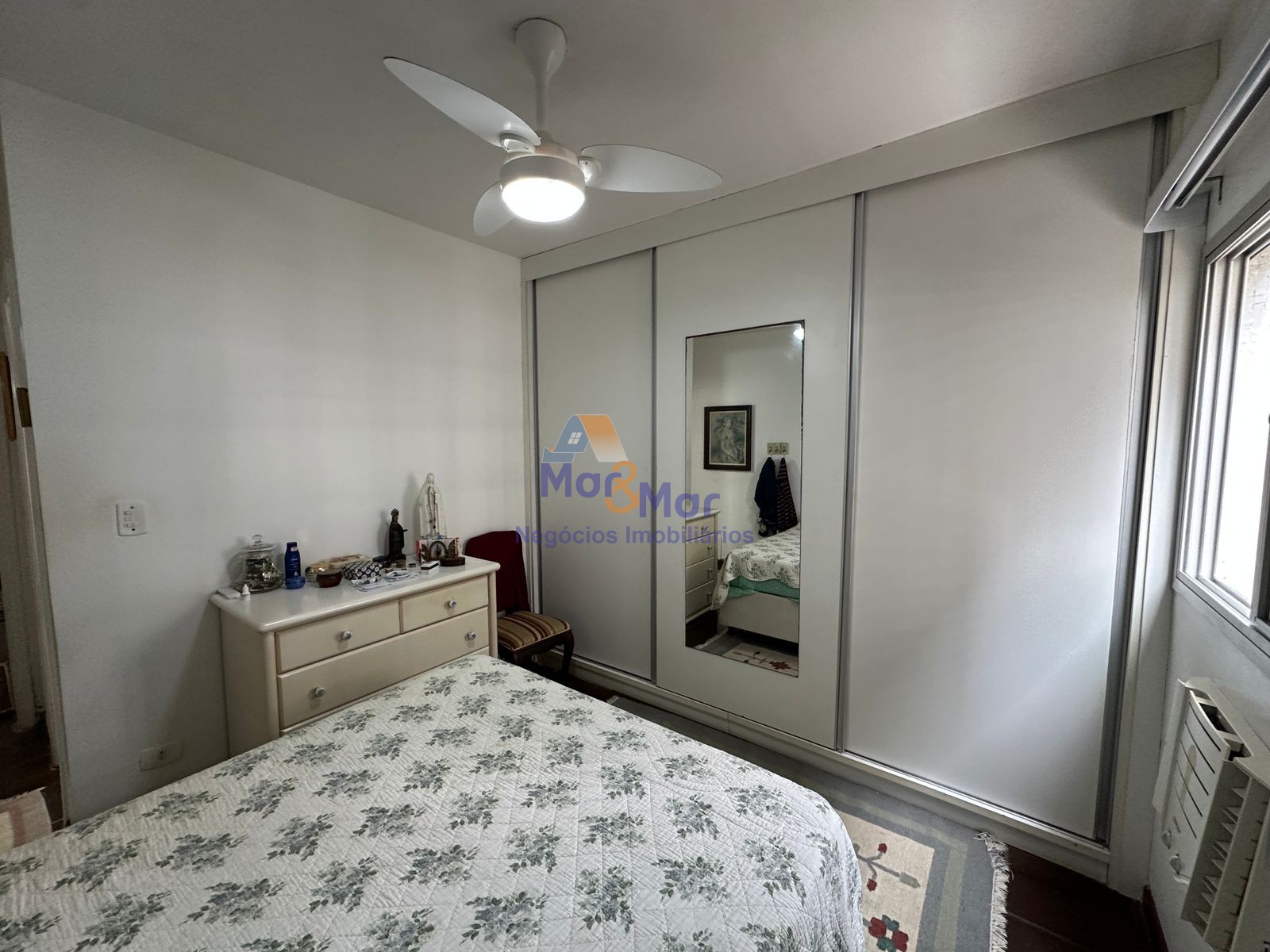 Apartamento na Praia das Pitangueiras, Guarujá - SP