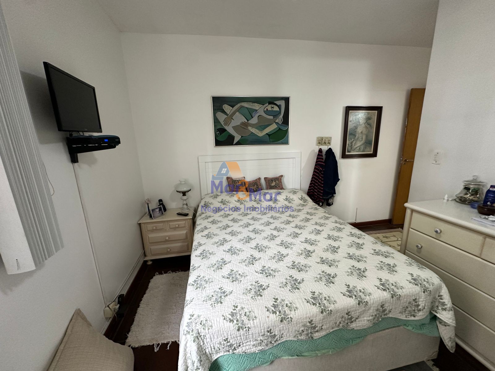 Apartamento na Praia das Pitangueiras, Guarujá - SP