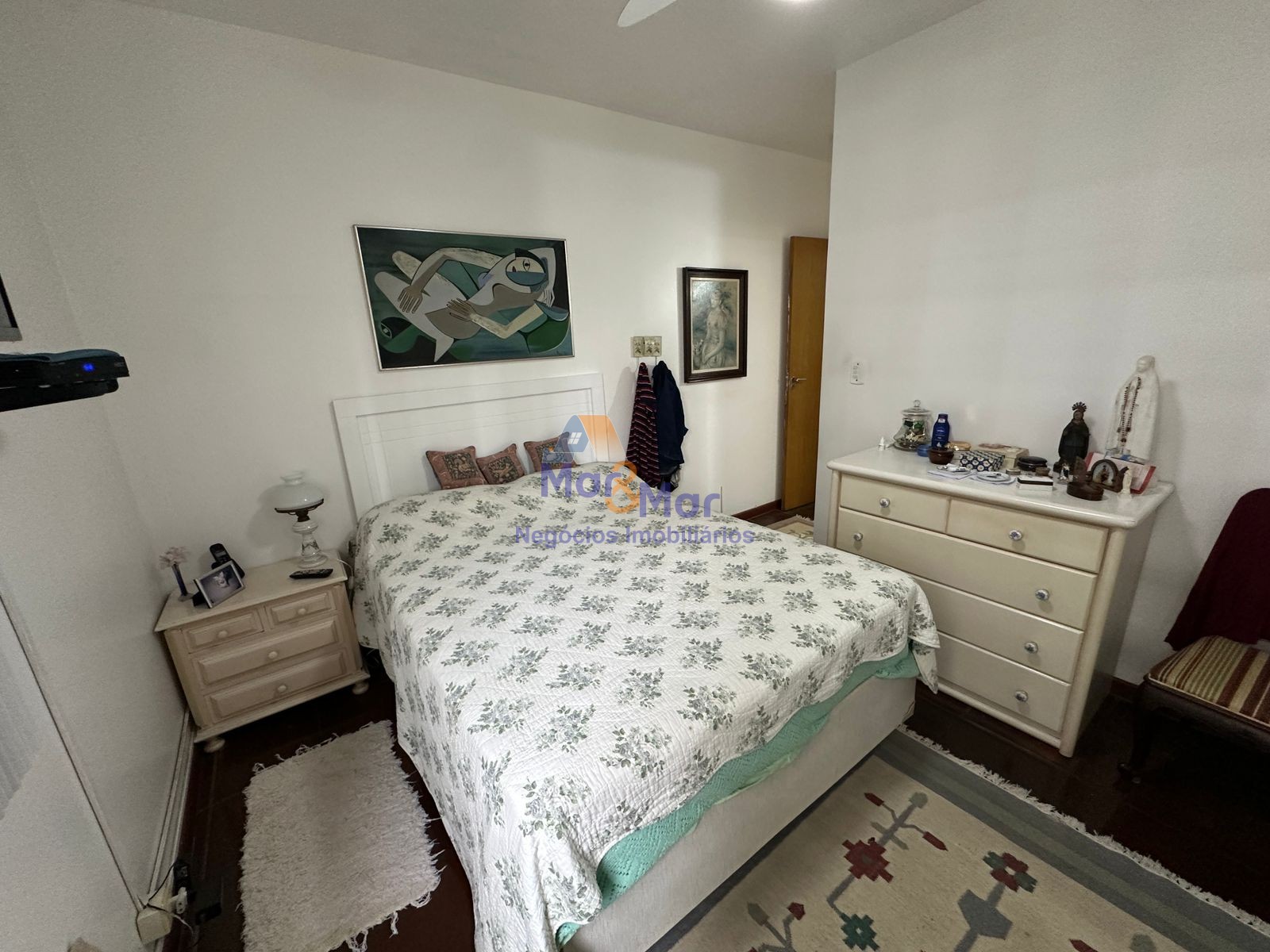 Apartamento na Praia das Pitangueiras, Guarujá - SP