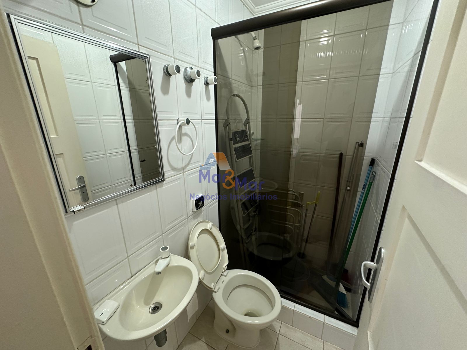 Apartamento na Praia das Pitangueiras, Guarujá - SP