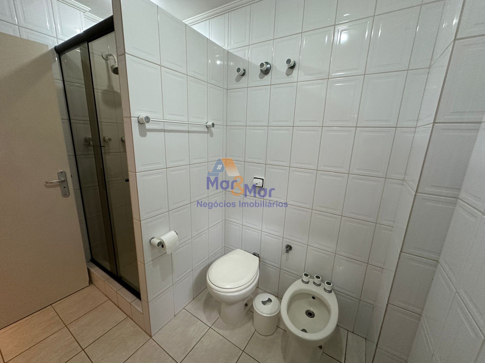 Apartamento na Praia das Pitangueiras, Guarujá - SP